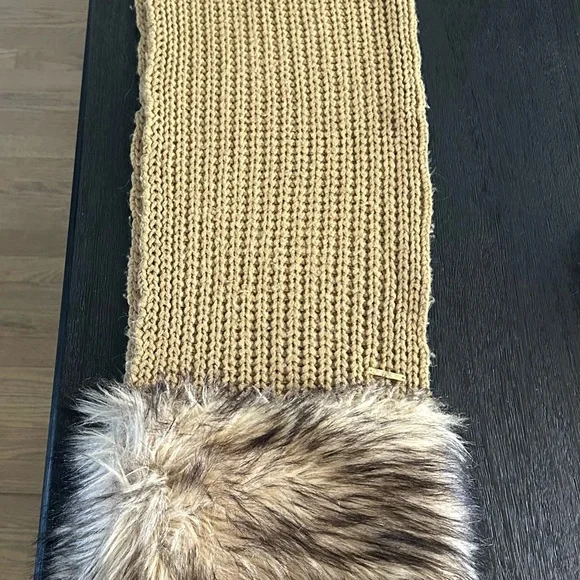 Michael Kors Tan Knit Scarf with Faux Fur and Gloves set - Picture 1 of 6
